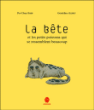 La bête et les petits poissons qui se ressemblent beaucoup