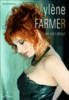 Mylène Farmer en clair-obscur