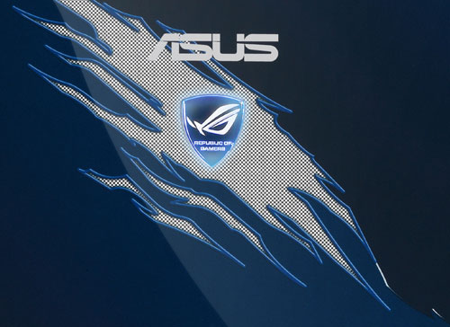 Asus G51J-IX108V 15,6" TFT 3D Blu-Ray + Kit GeForce NVIDIA 3D Vision + souris et sacoche de transport
