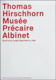 Un musée en bas d'une barre HLM