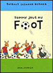 Tommy joue au foot
